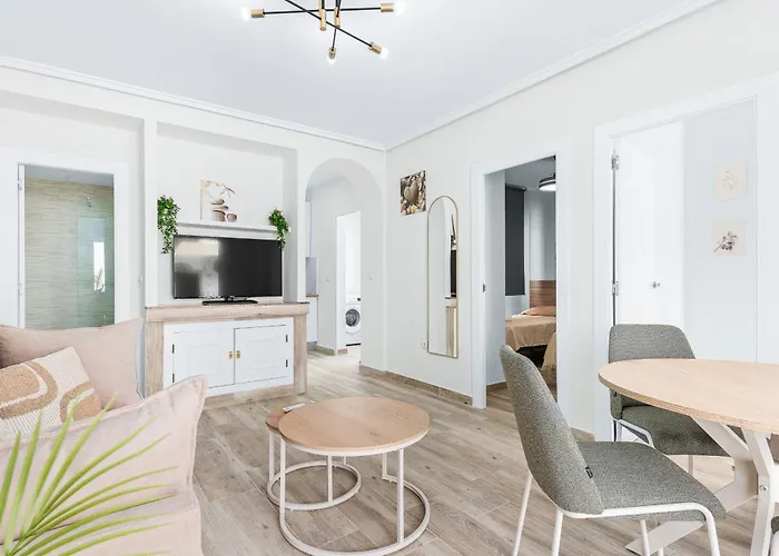 Apartment Sunny Molino Retreat With Pool & Terrace *