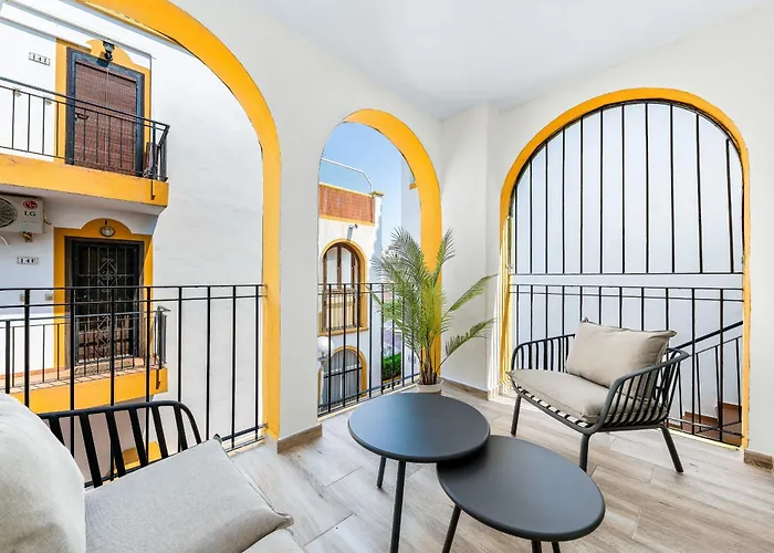 Apartment Sunny Molino Retreat With Pool & Terrace *