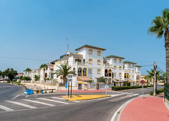 Apartment Sunny Molino Retreat With Pool & Terrace *